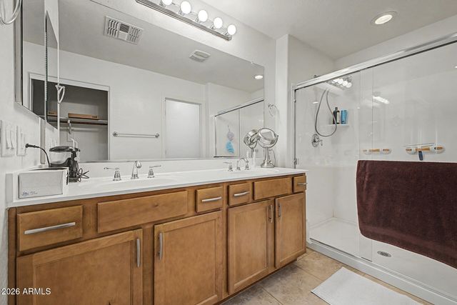 2565 E SOUTHERN Avenue 84, Mesa, AZ 85204