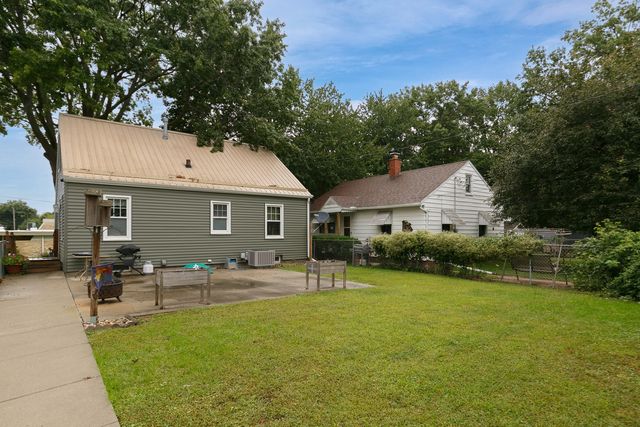 1900 29th Street, Moline, IL 61265