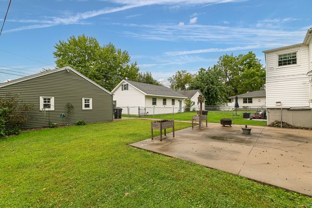 1900 29th Street, Moline, IL 61265