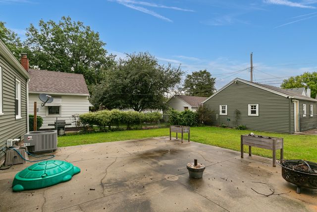 1900 29th Street, Moline, IL 61265