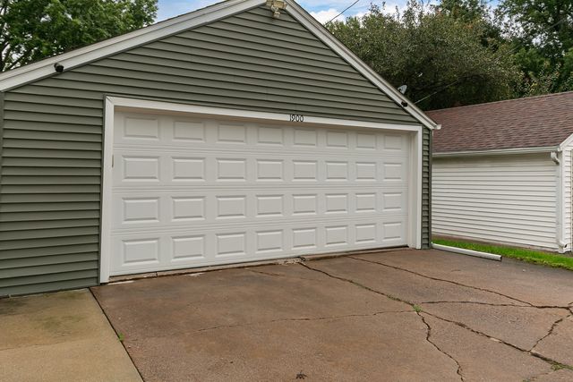 1900 29th Street, Moline, IL 61265