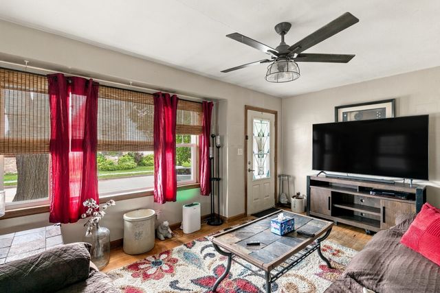 1900 29th Street, Moline, IL 61265