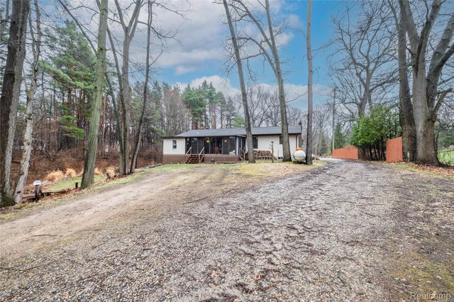 4250 Phillips Road, Hadley Township, MI 48455