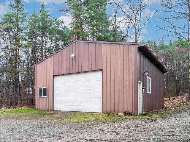 4250 Phillips Road, Hadley Township, MI 48455