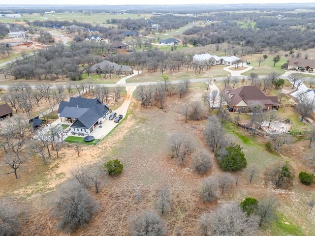 720 S Sugartree Drive, Lipan, TX 76462