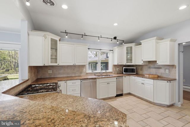 35 ORIOLE WAY, Moorestown, NJ 08057