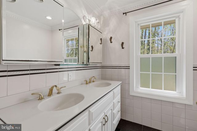 35 ORIOLE WAY, Moorestown, NJ 08057