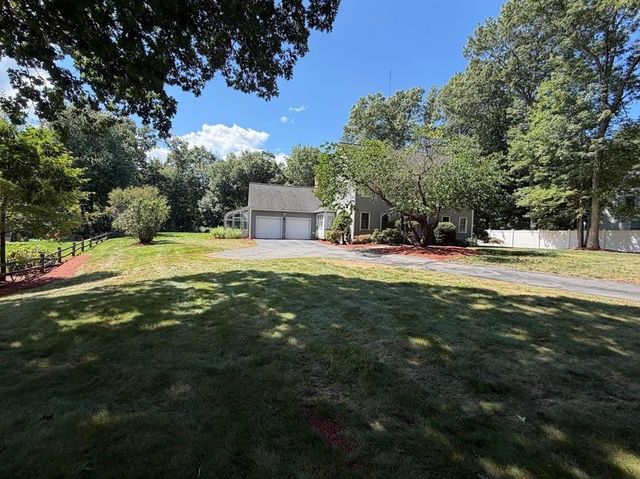 69 White Pond Rd, Hudson, MA 01749