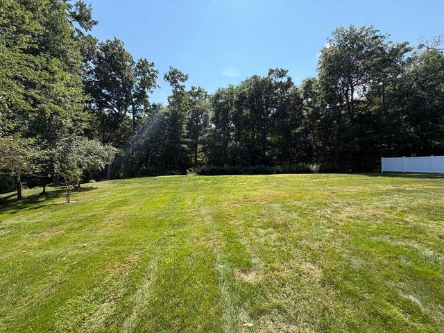 69 White Pond Rd, Hudson, MA 01749