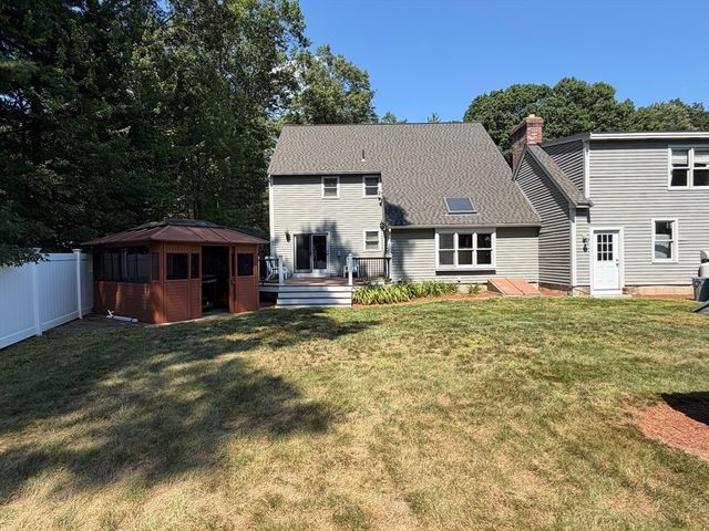 69 White Pond Rd, Hudson, MA 01749