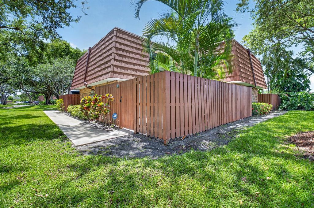 1565 Augusta Circle 103, Delray Beach, FL 33445