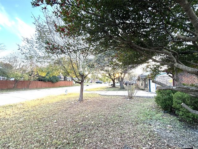 607 Sherman Drive, Mansfield, TX 76063