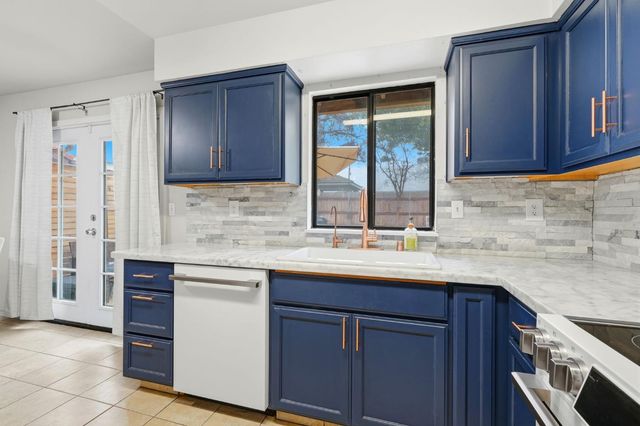 3672 W Garland Avenue, Fresno, CA 93722