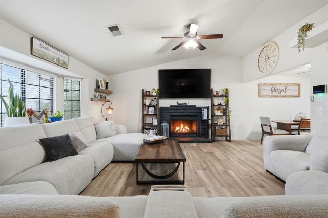 3672 W Garland Avenue, Fresno, CA 93722