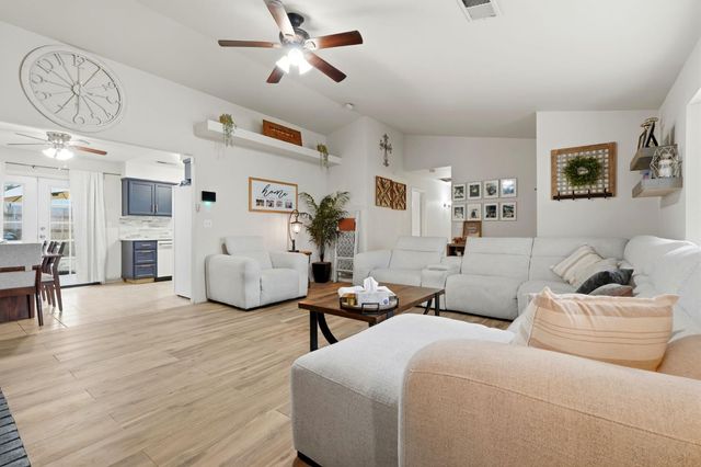 3672 W Garland Avenue, Fresno, CA 93722