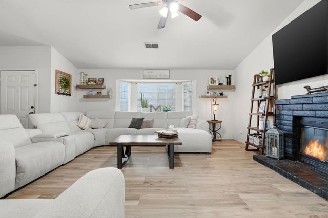 3672 W Garland Avenue, Fresno, CA 93722