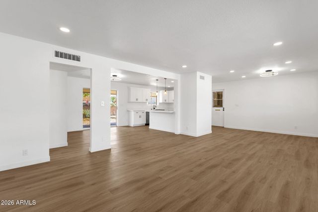 6017 E BOISE Street, Mesa, AZ 85205