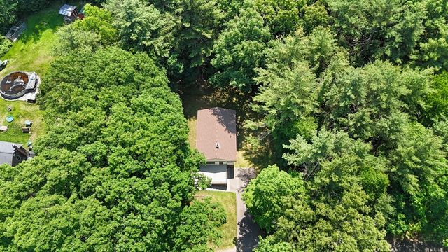 172 Porter St, Granby, MA 01033