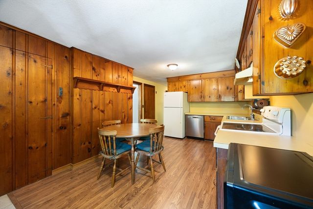 172 Porter St, Granby, MA 01033