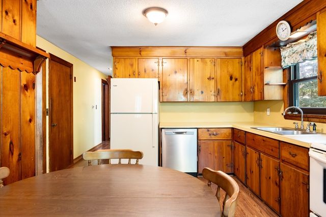 172 Porter St, Granby, MA 01033