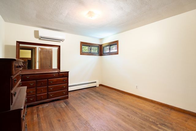 172 Porter St, Granby, MA 01033