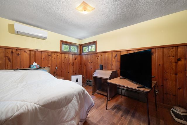 172 Porter St, Granby, MA 01033