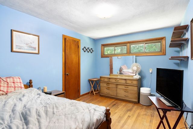 172 Porter St, Granby, MA 01033