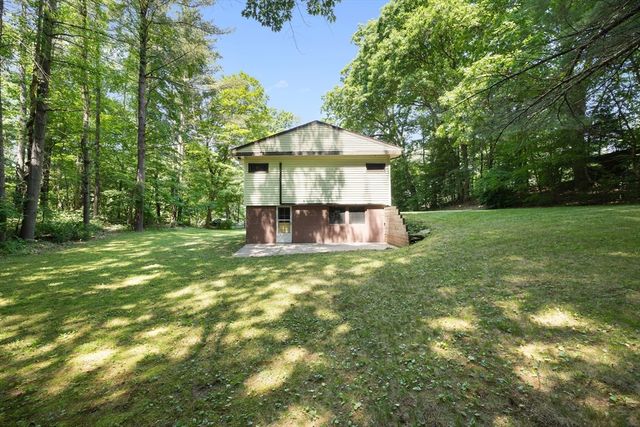 172 Porter St, Granby, MA 01033