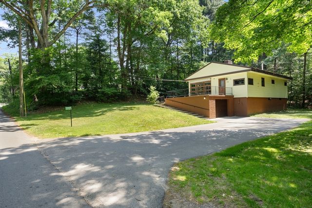 172 Porter St, Granby, MA 01033