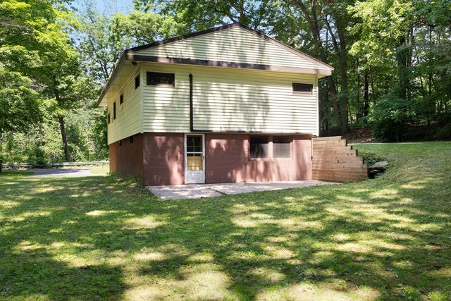 172 Porter St, Granby, MA 01033