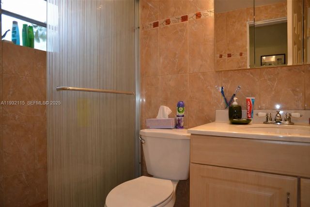 17090 NE 14th Ave 107, Miami, FL 33162