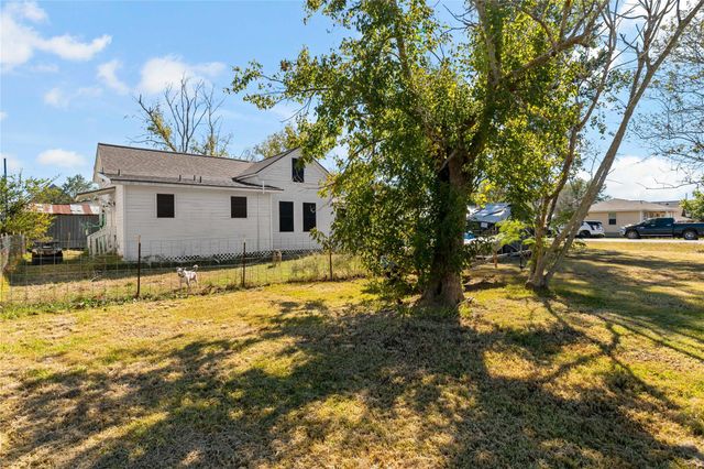 8915 W Richmond Street, Needville, TX 77461