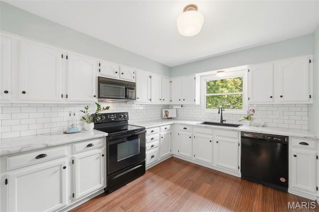 501 Oak Leaf Manor Court, Ballwin, MO 63021