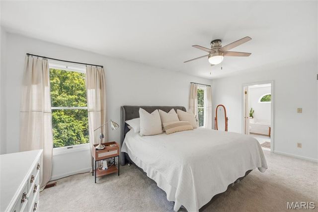 501 Oak Leaf Manor Court, Ballwin, MO 63021