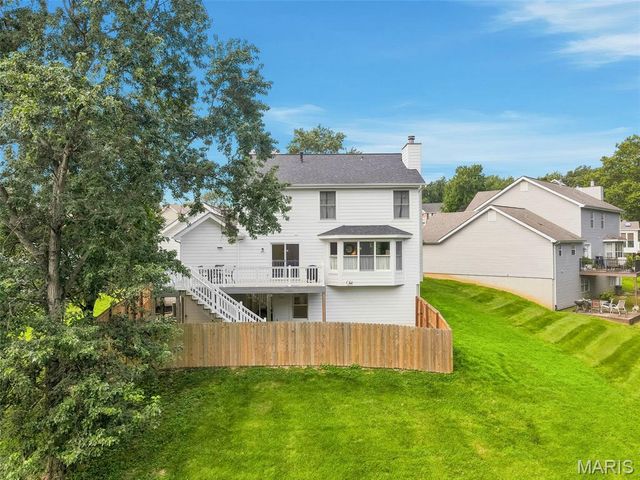 501 Oak Leaf Manor Court, Ballwin, MO 63021