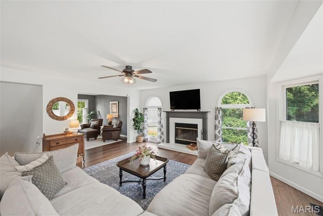 501 Oak Leaf Manor Court, Ballwin, MO 63021