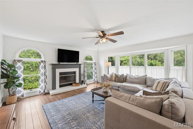 501 Oak Leaf Manor Court, Ballwin, MO 63021