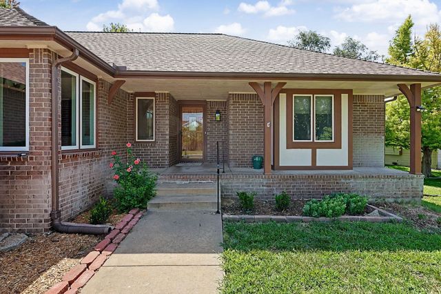 254 N Lakeside Dr, Andover, KS 67002