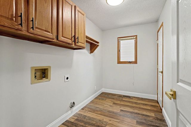 254 N Lakeside Dr, Andover, KS 67002