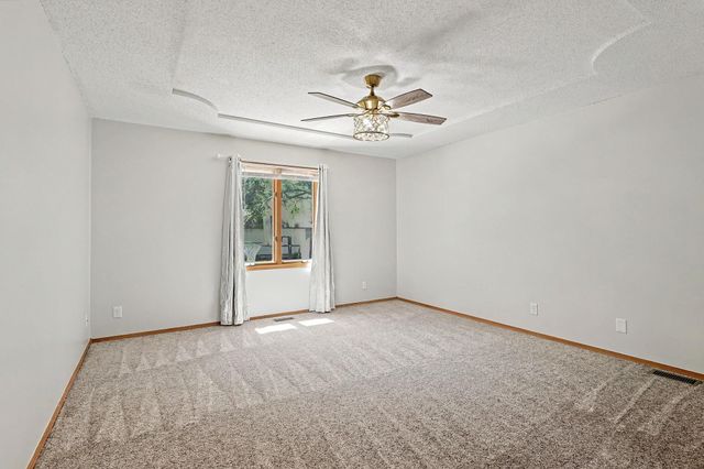 254 N Lakeside Dr, Andover, KS 67002
