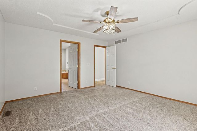 254 N Lakeside Dr, Andover, KS 67002