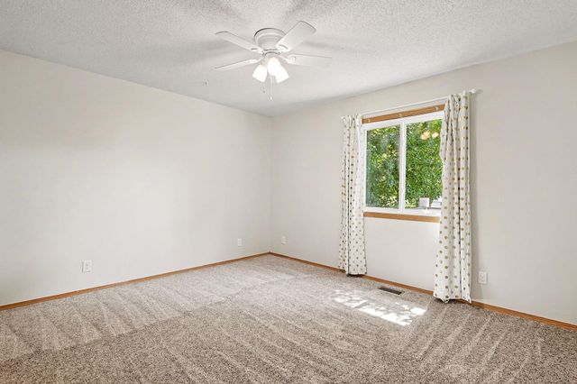 254 N Lakeside Dr, Andover, KS 67002