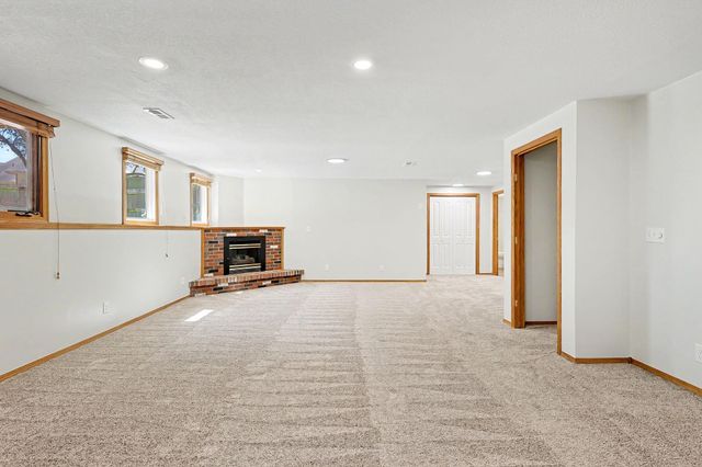254 N Lakeside Dr, Andover, KS 67002