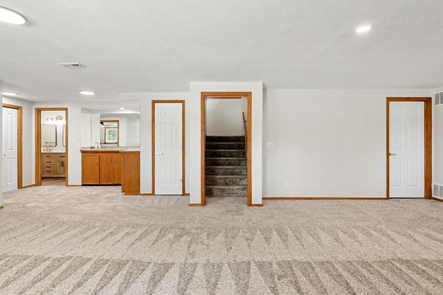 254 N Lakeside Dr, Andover, KS 67002