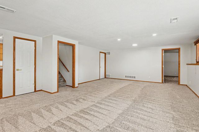 254 N Lakeside Dr, Andover, KS 67002