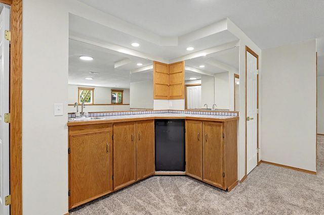 254 N Lakeside Dr, Andover, KS 67002