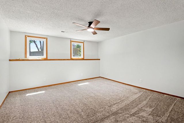 254 N Lakeside Dr, Andover, KS 67002