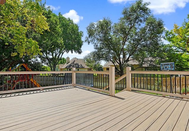 254 N Lakeside Dr, Andover, KS 67002