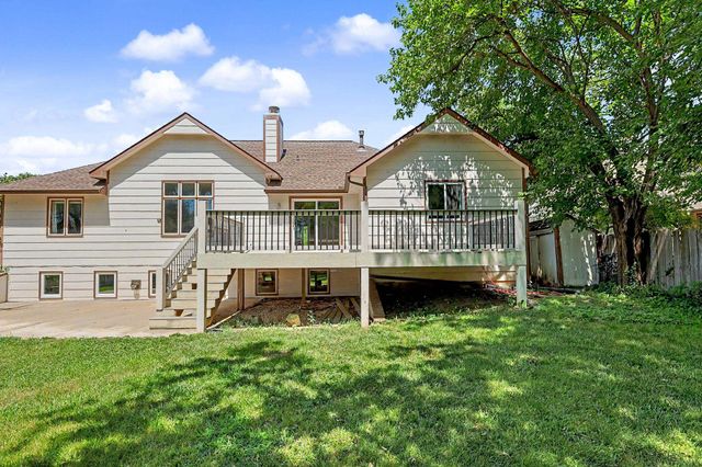 254 N Lakeside Dr, Andover, KS 67002