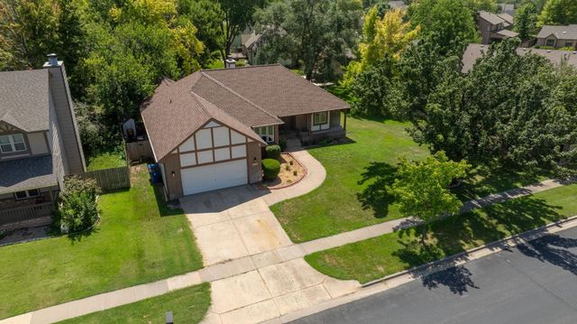 254 N Lakeside Dr, Andover, KS 67002